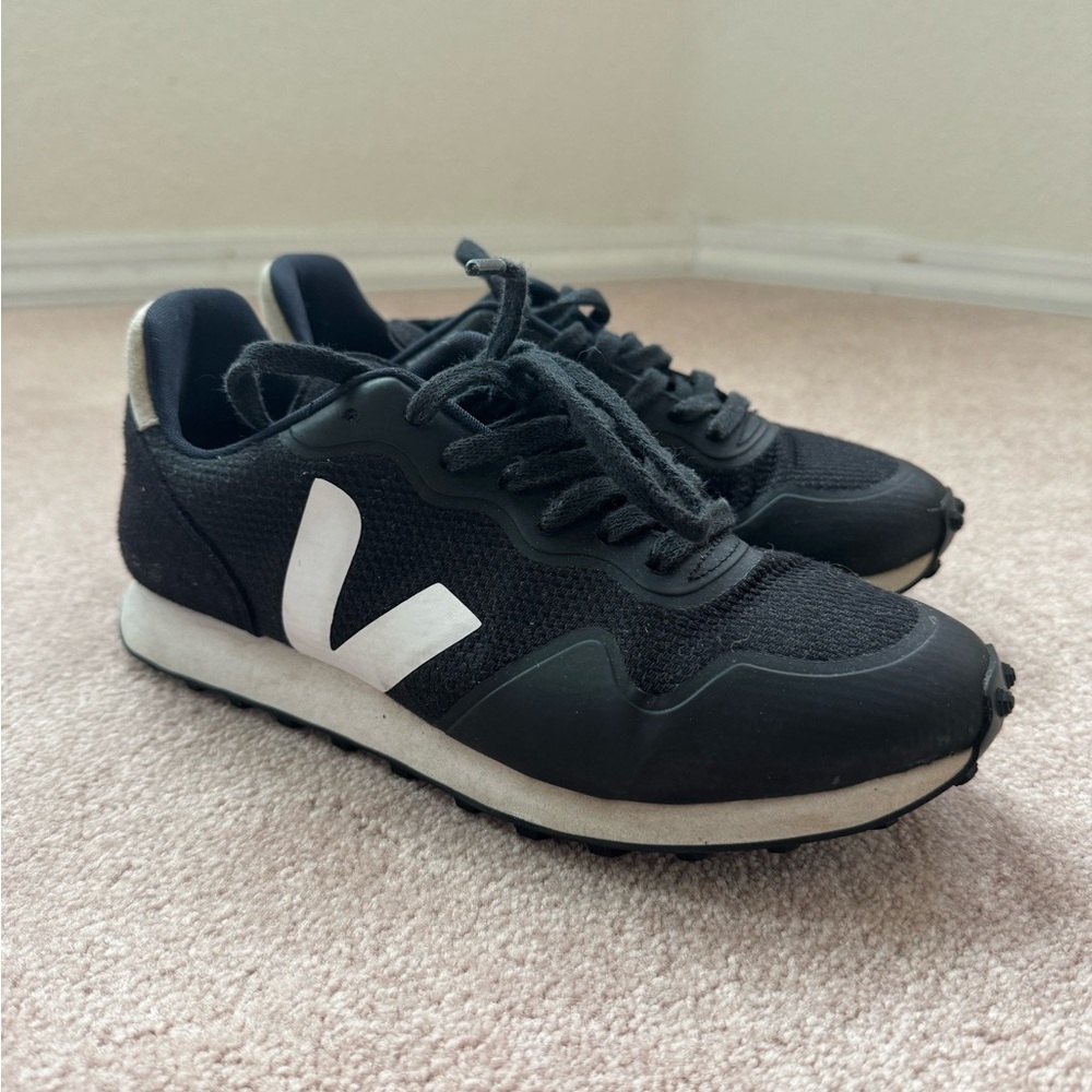 Veja Rio Branco Black and White Low-Top Sneakers with Retro V Logo